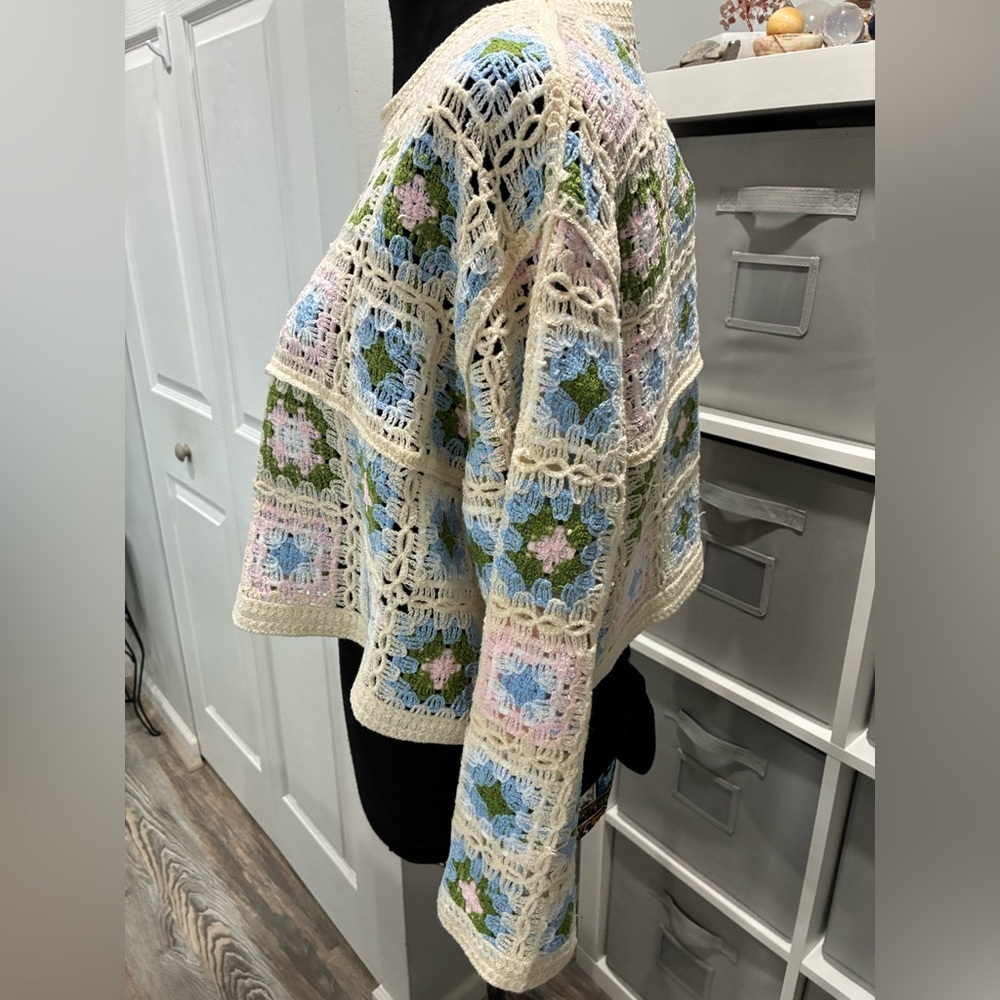 Crochet Knit Cropped Sweater with Pastel Squares - Picture 2 of 5